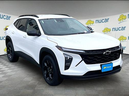 Summit White 2026 Chevrolet Trax LT