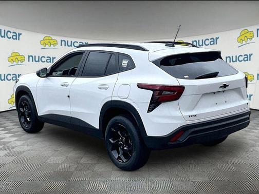 Summit White 2026 Chevrolet Trax LT
