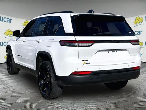 Bright White Clearcoat 2023 Jeep Grand Cherokee Altitude