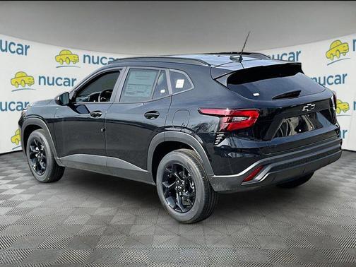 Mosaic Black Metallic 2026 Chevrolet Trax LT