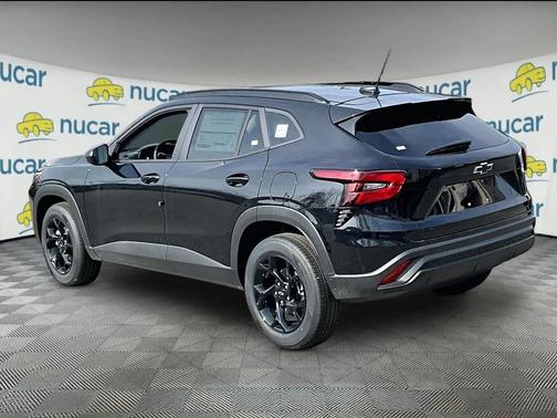Mosaic Black Metallic 2026 Chevrolet Trax LT