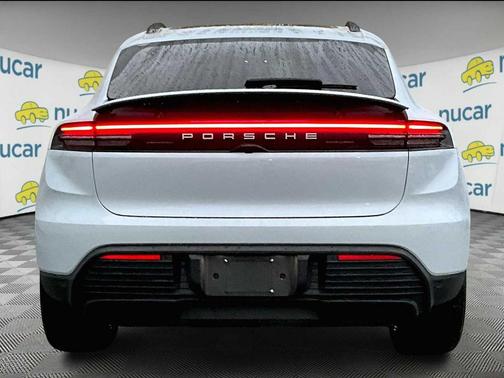 2025 Porsche Macan 4S
