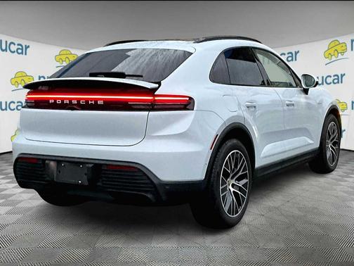 2025 Porsche Macan 4S