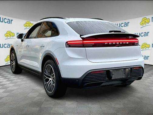 2025 Porsche Macan 4S