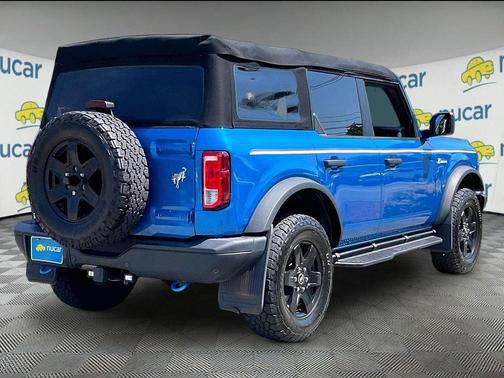 Velocity Blue Metallic 2023 Ford Bronco Black Diamond
