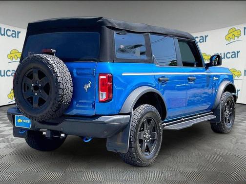 Velocity Blue Metallic 2023 Ford Bronco Black Diamond