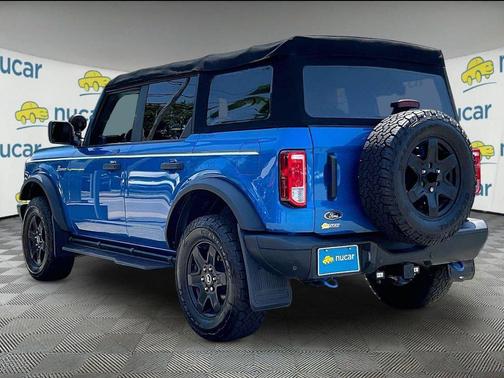 Velocity Blue Metallic 2023 Ford Bronco Black Diamond