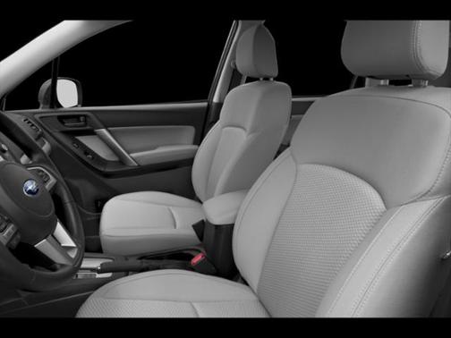 Crystal White Pearl 2018 Subaru Forester 2.5i