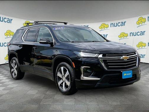 Mosaic Black Metallic 2023 Chevrolet Traverse LT Leather