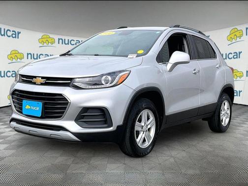 Silver Ice Metallic 2020 Chevrolet Trax LT