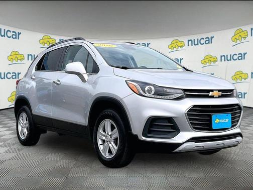 Silver Ice Metallic 2020 Chevrolet Trax LT