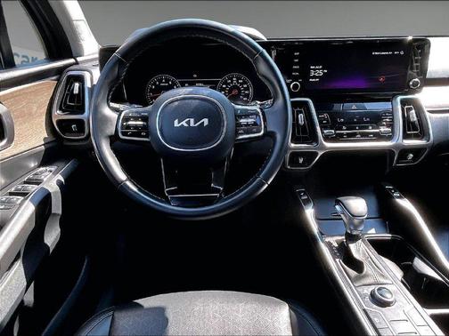 Everlasting Silver 2023 Kia Sorento S