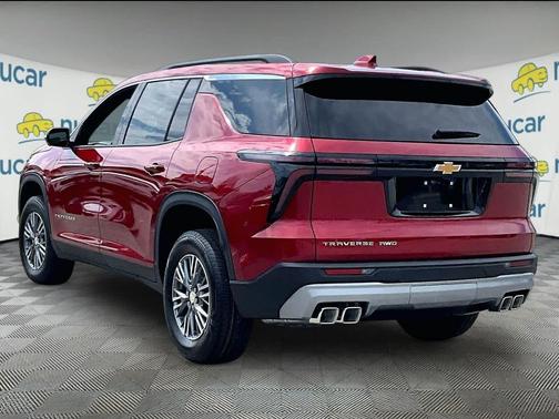 Radiant Red Tintcoat 2026 Chevrolet Traverse LT