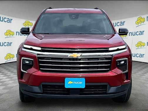 Radiant Red Tintcoat 2026 Chevrolet Traverse LT