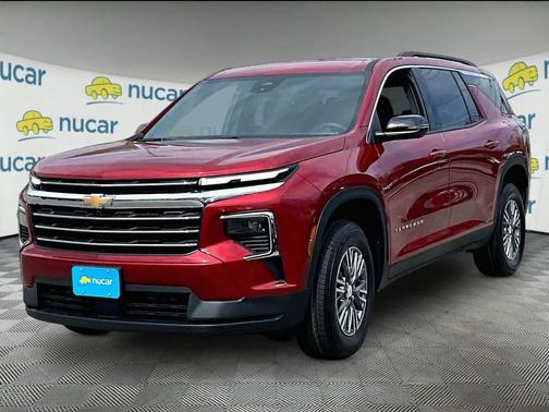 Radiant Red Tintcoat 2026 Chevrolet Traverse LT