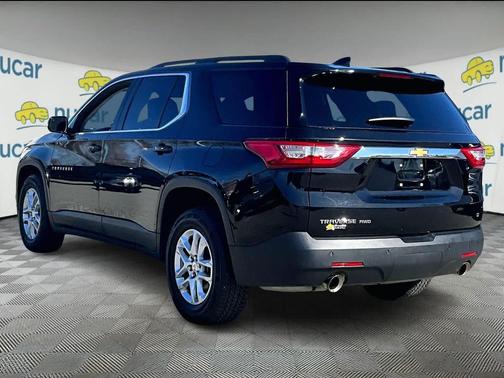 Mosaic Black Metallic 2019 Chevrolet Traverse LT Cloth