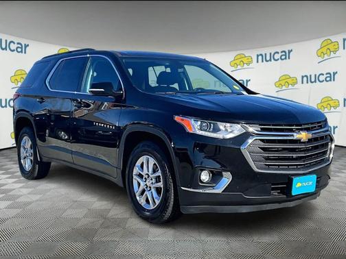 Mosaic Black Metallic 2019 Chevrolet Traverse LT Cloth