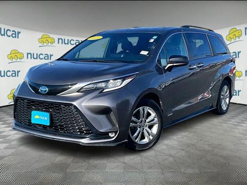 2021 Toyota Sienna XSE 7 Passenger