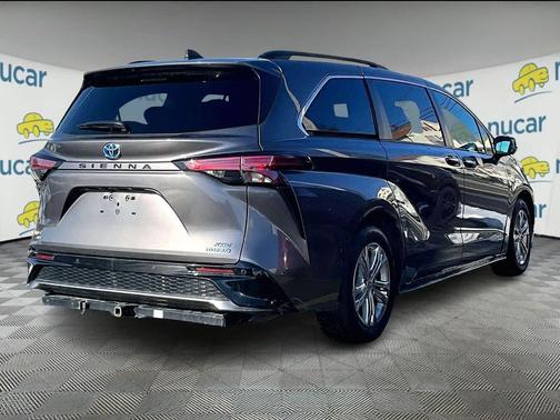 2021 Toyota Sienna XSE 7 Passenger