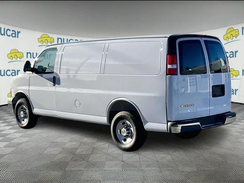 2025 Chevrolet Express 2500 RWD 2500 Regular Wheelbase WT