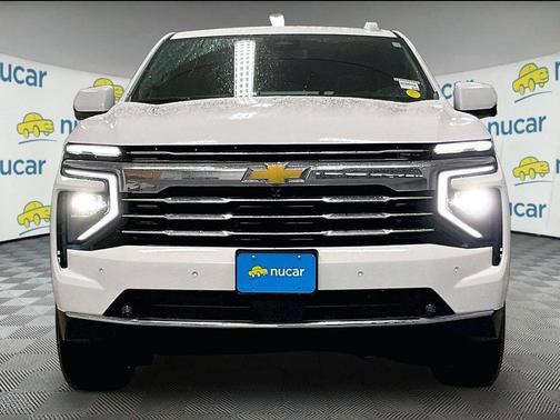 Summit White 2025 Chevrolet Suburban LT