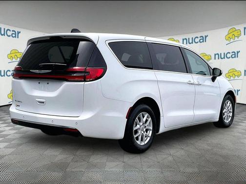 Bright White Clearcoat 2023 Chrysler Pacifica Touring L