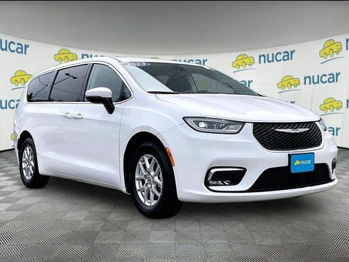 Bright White Clearcoat 2023 Chrysler Pacifica Touring L