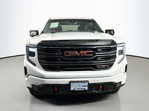Summit White 2025 GMC Sierra 1500 AT4