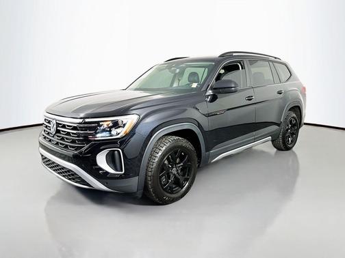 Deep Black Pearl 2024 Volkswagen Atlas 2.0T SE w/Technology 4MOTION