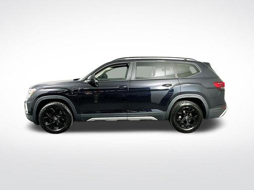 Deep Black Pearl 2024 Volkswagen Atlas 2.0T SE w/Technology 4MOTION