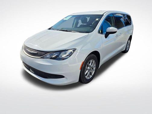 Bright White Clearcoat 2023 Chrysler Voyager LX