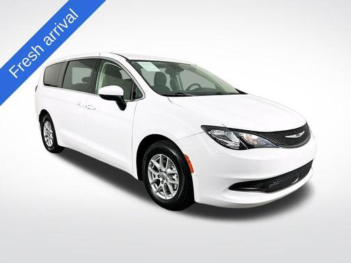 Bright White Clearcoat 2023 Chrysler Voyager LX