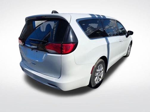 Bright White Clearcoat 2023 Chrysler Voyager LX