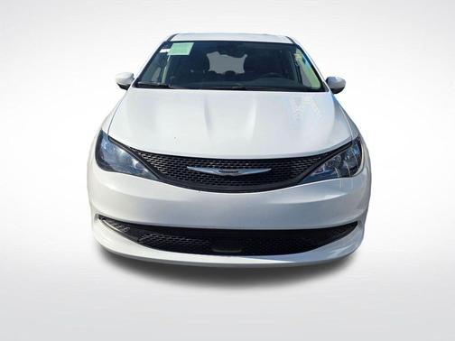 Bright White Clearcoat 2023 Chrysler Voyager LX
