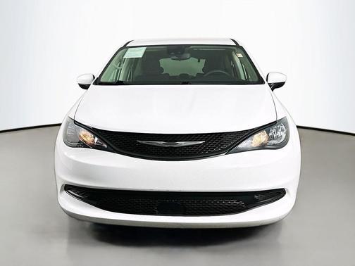 Bright White Clearcoat 2023 Chrysler Voyager LX