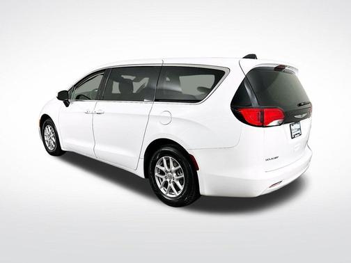 Bright White Clearcoat 2023 Chrysler Voyager LX