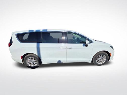 Bright White Clearcoat 2023 Chrysler Voyager LX