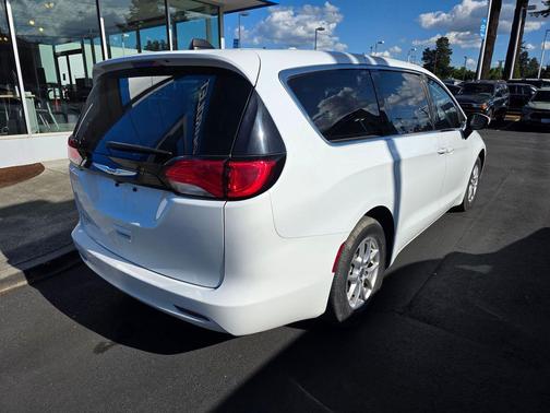 Bright White Clearcoat 2023 Chrysler Voyager LX