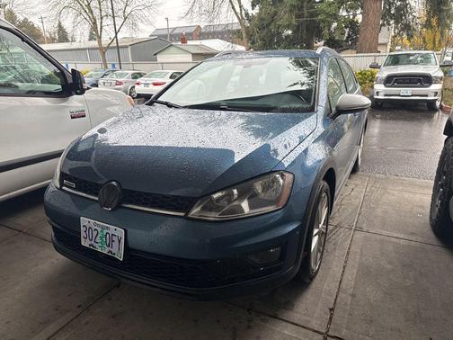 2017 Volkswagen Golf Alltrack TSI S