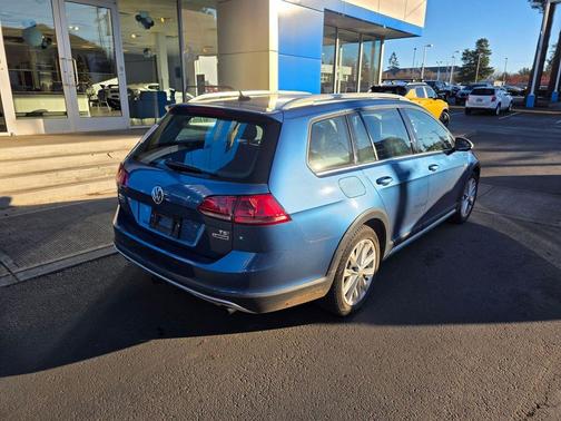 2017 Volkswagen Golf Alltrack TSI S