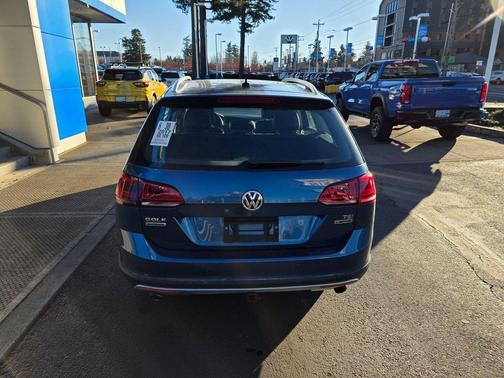 2017 Volkswagen Golf Alltrack TSI S