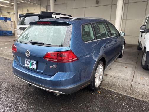 2017 Volkswagen Golf Alltrack TSI S