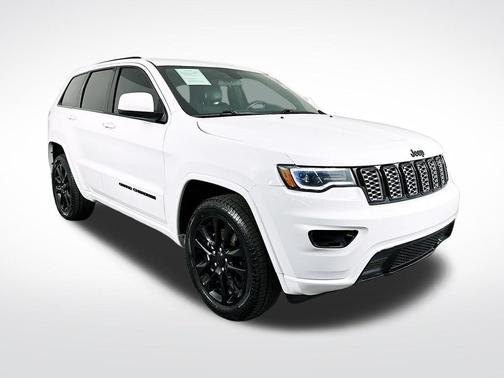 Bright White Clearcoat 2021 Jeep Grand Cherokee Laredo