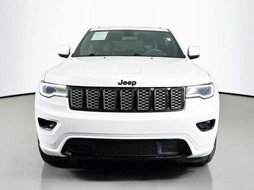 Bright White Clearcoat 2021 Jeep Grand Cherokee Laredo