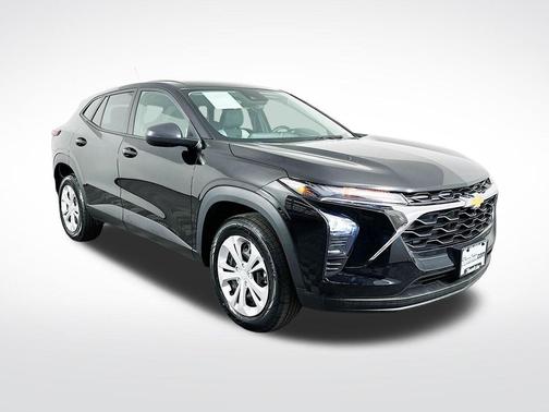 Mosaic Black Metallic 2024 Chevrolet Trax LS