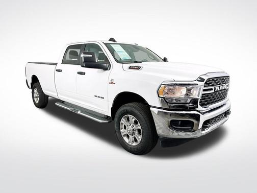 Bright White Clearcoat 2024 RAM 3500 Big Horn Crew Cab 4x4 8' Box