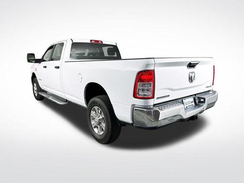 Bright White Clearcoat 2024 RAM 3500 Big Horn Crew Cab 4x4 8' Box