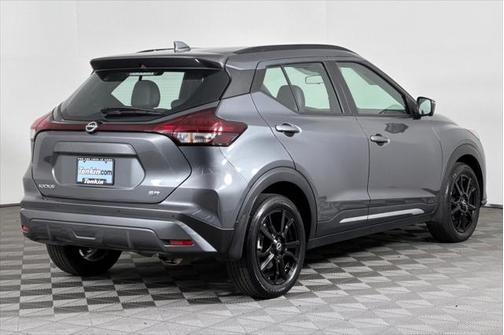 2022 Nissan Kicks SR