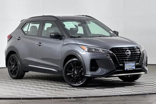 2022 Nissan Kicks SR