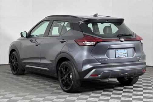 2022 Nissan Kicks SR